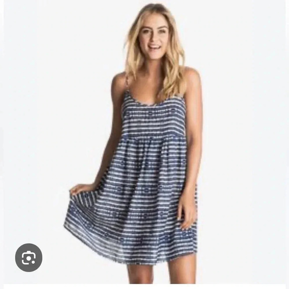 Roxy Dresses & Skirts - Roxy Navy and White Patterned Mini Dress